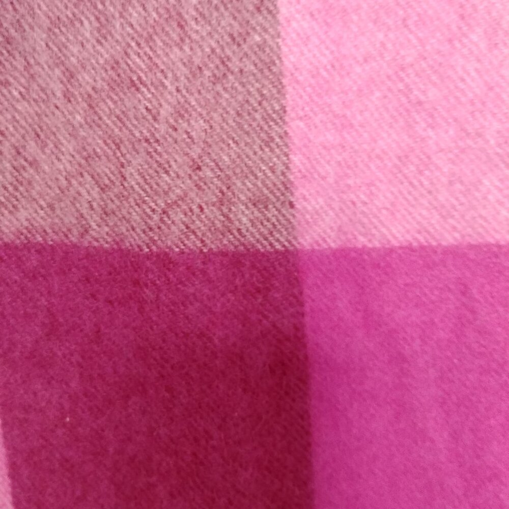 Opaque Clip Tokyo pure wool pink plaid scarf with fringe - Picture 3 of 7